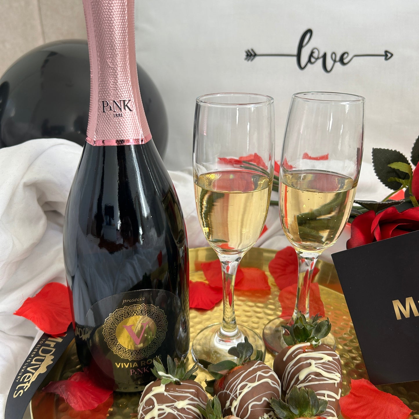 Arrow Of Love Pillowcases & Prosecco Experience Box